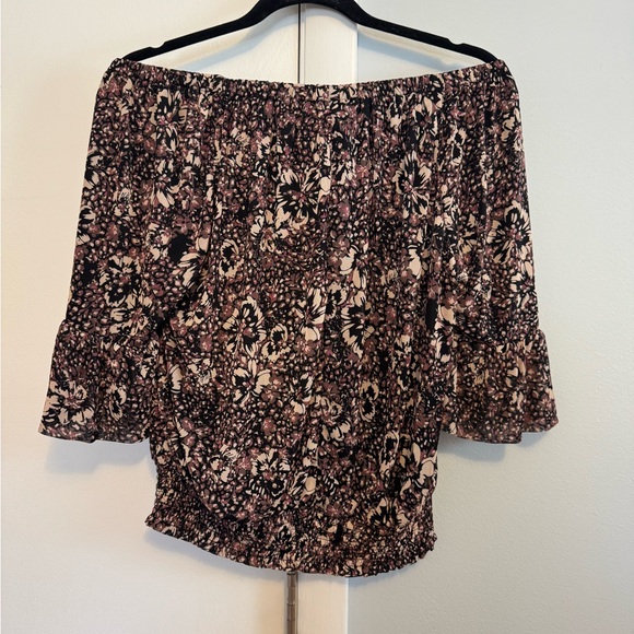 Evereve Arya Floral off the shoulder top. - Picture 7 of 7